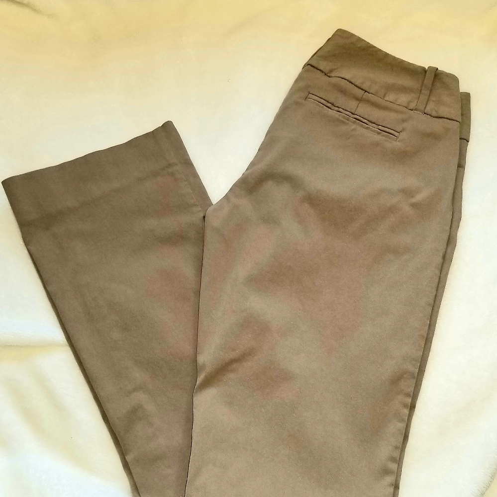 The Limited Exact Stretch tan khaki pants 4 L Long